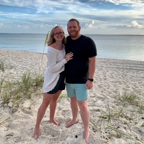 Meet your Posher, Lauren - Picture 2 of 5